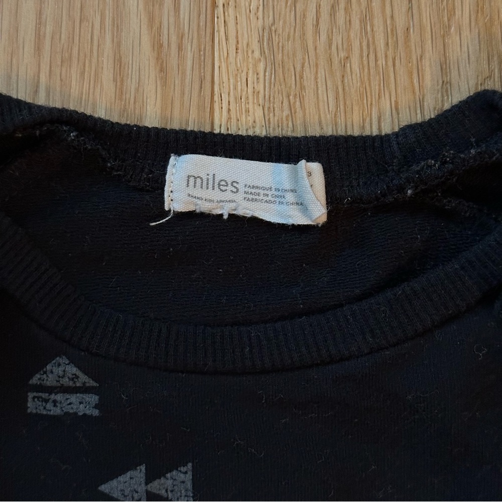 Black Geometric Ruffle Sweatshirt Size 3 - Picture 2 of 6